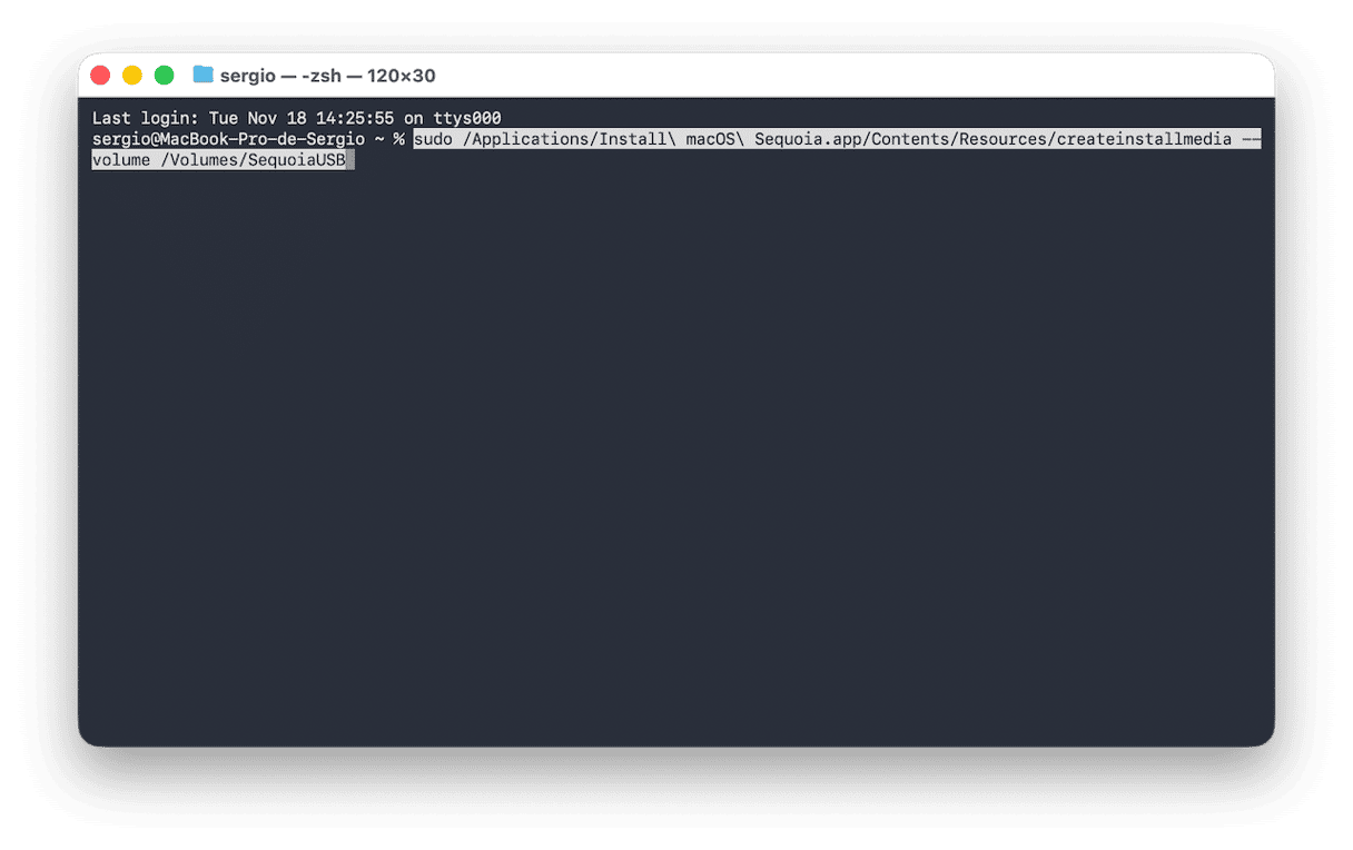 「ユーティリティ」から「ターミナル」を開きます