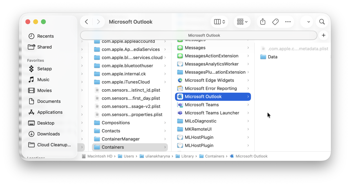 Drag the Outlook application to the Trash