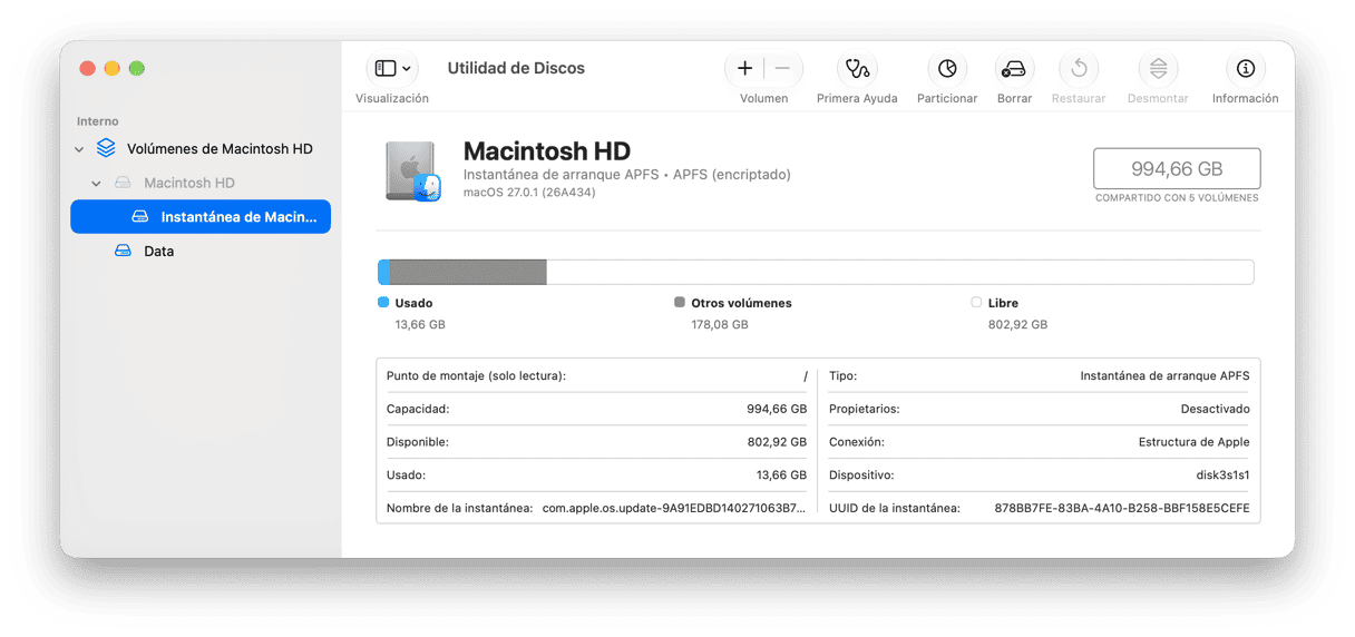Utilidad de Discos de macOS mostrando la capacidad de almacenamiento de Macintosh HD y detalles del volumen APFS